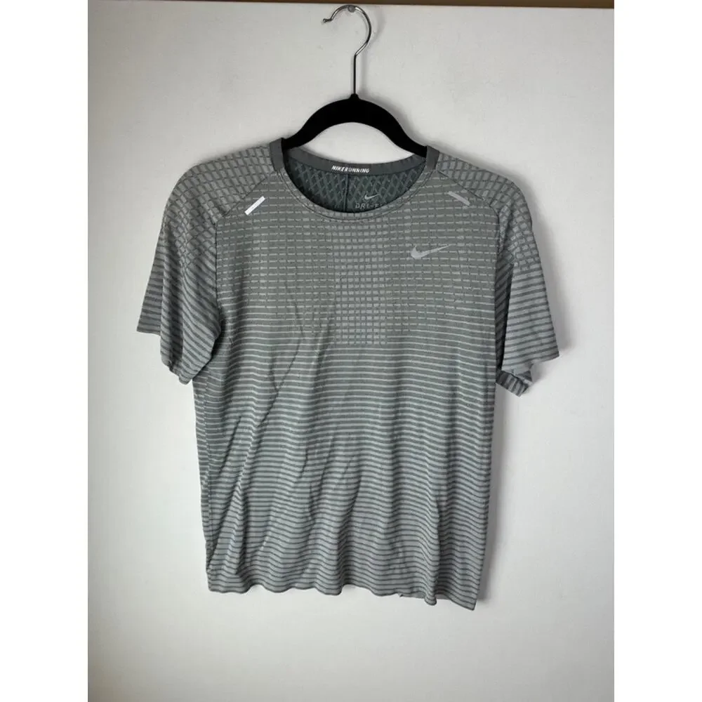 Nike Running T-Shirt - Men's Medium